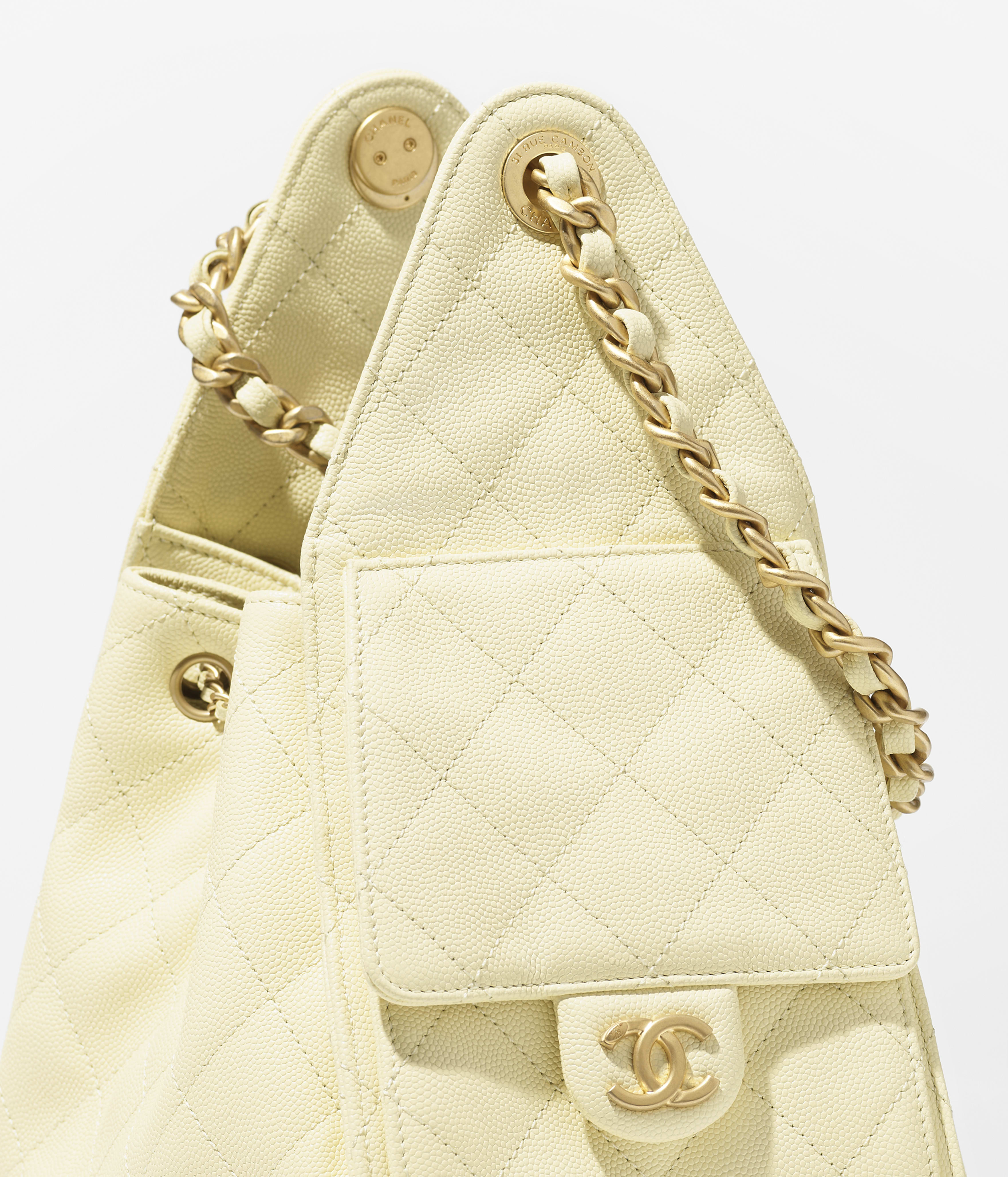 Borsa CHANEL 25 piccola - Giallo chiaro - Pelle martellata & metallo effetto dorato - vista artistica 4